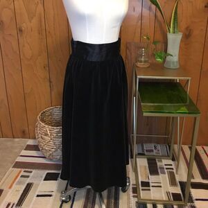 Jessica McClintock, Gunnies velvet tuxedo skirt